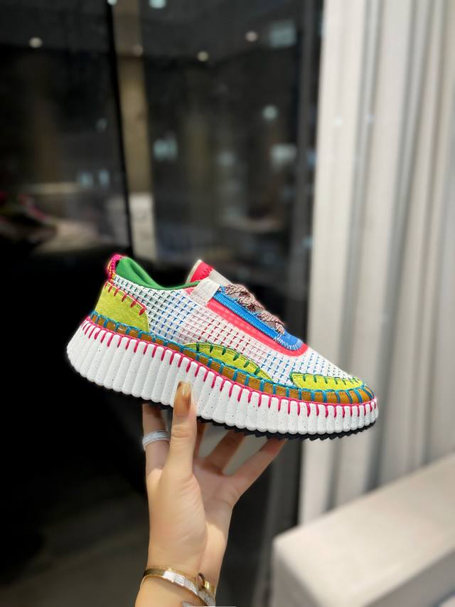 春夏chloe 克洛伊nama Sneaker彩虹系列运动鞋、容祖儿和孙怡宋茜明星同款、原材料是可再生物料制作、全手工缝马克线、肉眼可见皆是手工制造、环保与时尚