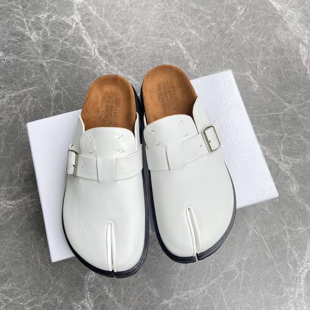 冲量价 Maisonmargiela 马吉拉 Mm6 勃肯拖鞋 不容错过的时尚单品 简单又有格调的美 跑量扛把子，分趾必入单品 时尚减龄神器 随性率真的感脚简单