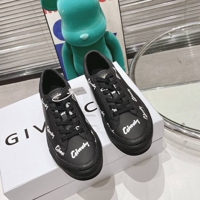 冲量价 男+20 原版开发长期出货。Givenchy Citysport运动鞋 5,190 产品详情 Citysport光滑牛皮革运动鞋 侧面饰以标签效果黑色4