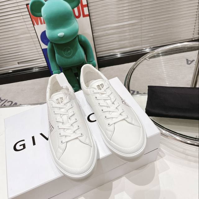 冲量价 男+20 原版开发长期出货。Givenchy Citysport运动鞋 5,190 产品详情 Citysport光滑牛皮革运动鞋 侧面饰以标签效果黑色4