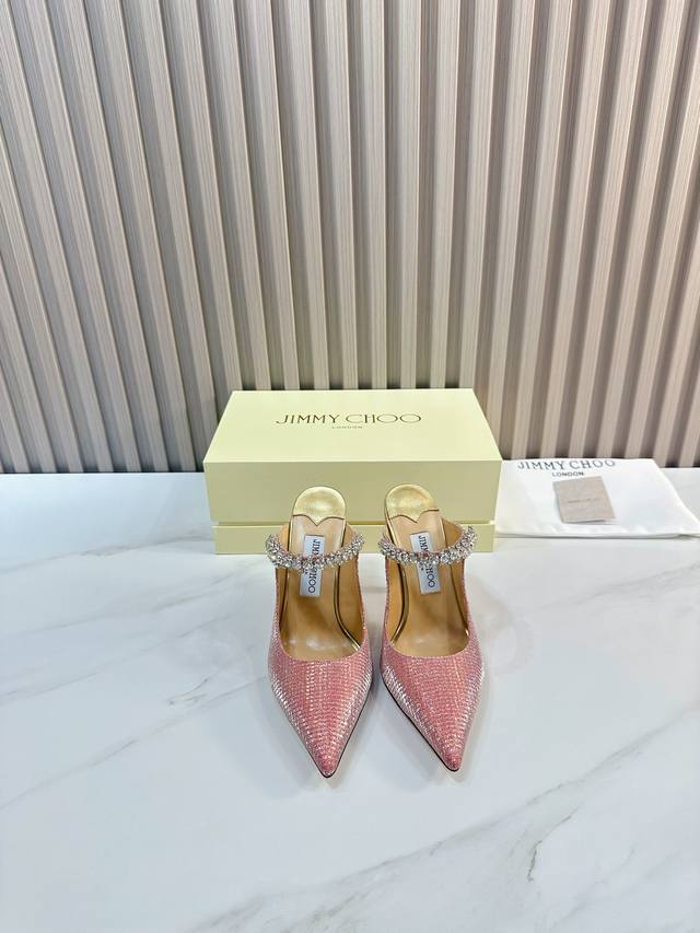 出厂 Jimmy Choo 吉米周 是一个非常全面之尊贵时尚生活品牌， 香港,美国等大时尚博主及明星的同款表带女士高跟，中跟，平跟后空凉鞋系列。 澳大利亚尖头