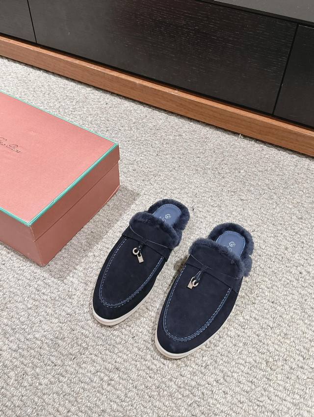 顶级品质 Loro Piana Ss24 New Arrival～ Lp经典openwalk Fur系列 毛毛鞋 经典毛毛鞋系列，不夸张的设计和过多的装饰， 看