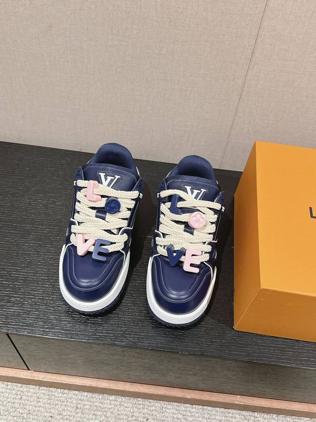 顶级品质 Louis Vuitton Ss24 New Arrival～ Lv Trainer Maxi 最新配色胖丁运动鞋 材质与工艺： 原版牛皮 定制织物鞋