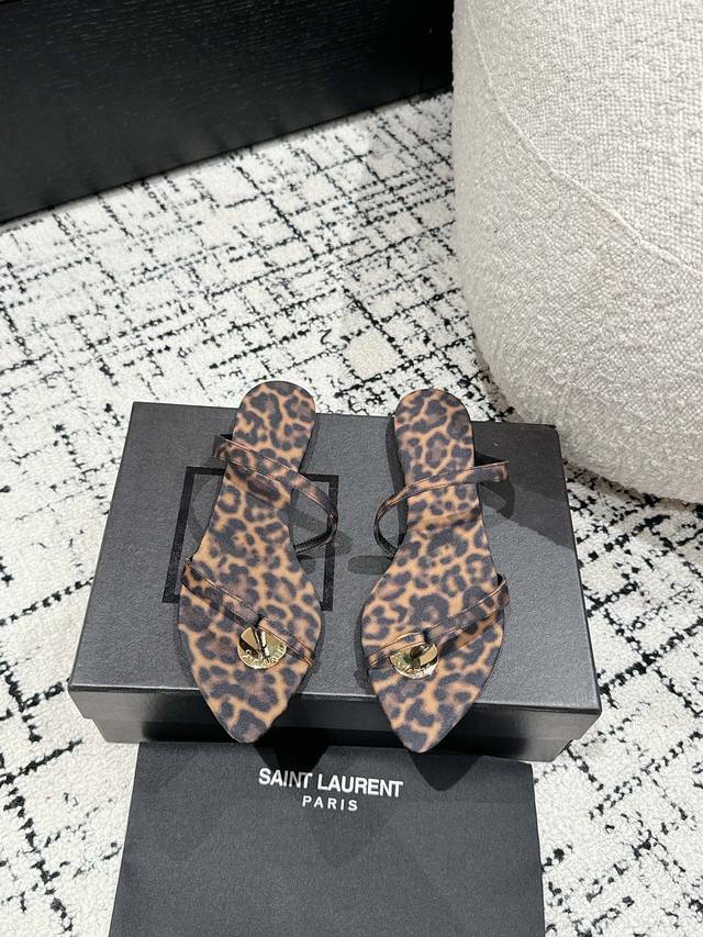 Saint Laurent 24 新款 平底金属带子拖鞋 Ysl 独家对版工艺 原版开模金属后跟logo片 区别市场版缝皮的 平底鞋狂热爱好者 Ysl 小豹纹