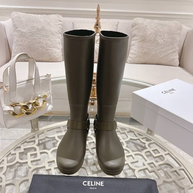 Celine 赛琳24Ss夏季网红明星爆款雨靴系列 入手一款本季颜值爆表雨靴，国内专柜个位数限量，不是vic完全是拿不到的，我真是太幸运了，真是大爱这雨靴，太喜