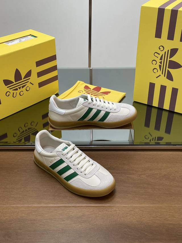 2024春夏系列 高品质高版 重磅联名 Adidas#Gucci三叶草logo与标志性三条杆为设计元素将其与独属于的gucci 双方选择adidas Origi