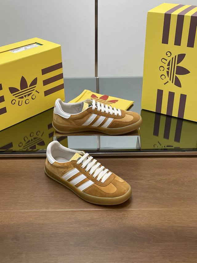 2024春夏系列 高品质高版 重磅联名 Adidas#Gucci三叶草logo与标志性三条杆为设计元素将其与独属于的gucci 双方选择adidas Origi