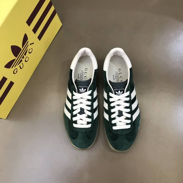 Gucc* X Adidas 22Fw New Arrival G 阿迪 联名板鞋，Adidas经典三线元素与三叶草标志融入gucc*设计元素 大胆的配色夺人眼