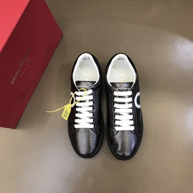 Salvatore Ferraga** 新品男士低帮绑带休闲鞋，以柔软牛皮材质制成,采用轻质原版大底，鞋面侧面3D打印logo装饰，简约风格，整双鞋款呈现都市运