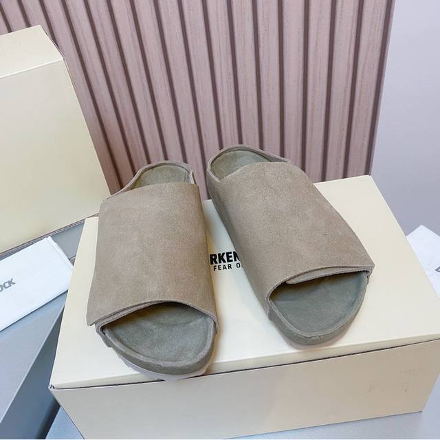 顶级莞货 情侣款 Fear Of God X Birkenstock.Fogx 勃肯限量联名款 神仙联动，首次联手推出本季舒适拖鞋 莞产顶版 原版数月调整 终于