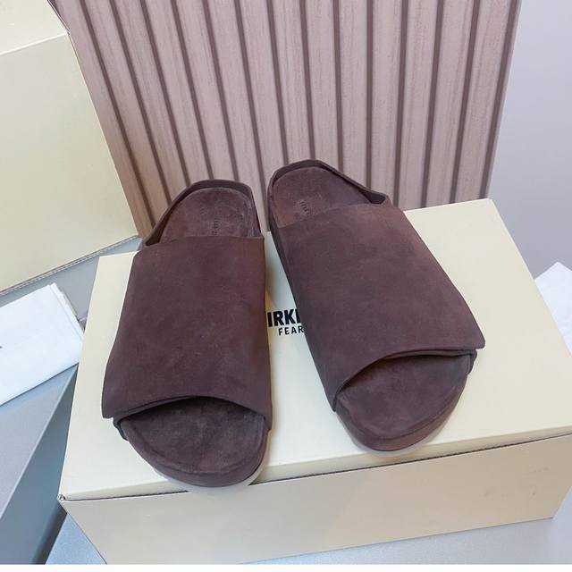 顶级莞货 情侣款 Fear Of God X Birkenstock.Fogx 勃肯限量联名款 神仙联动，首次联手推出本季舒适拖鞋 莞产顶版 原版数月调整 终于