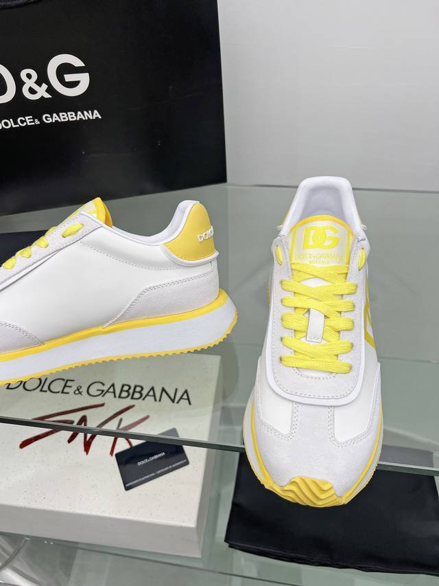 2024高端版本高质量原单品质 D0Lce & Gabbana 今年的主打款式 没有之一 超火超帅气的休闲鞋此款传承了d家一贯有点浮夸而不失时尚的风格 精湛的做