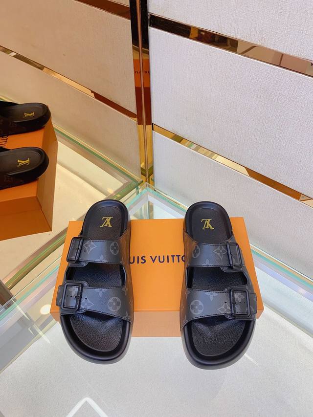 39-45 Louis V*高端精品 奢品拖鞋，1:1高端品质，休闲阳光宽松舒适型，最高版本高品质精品，经夏季必入哦！ 抽屉盒包装 退换损坏扣50元