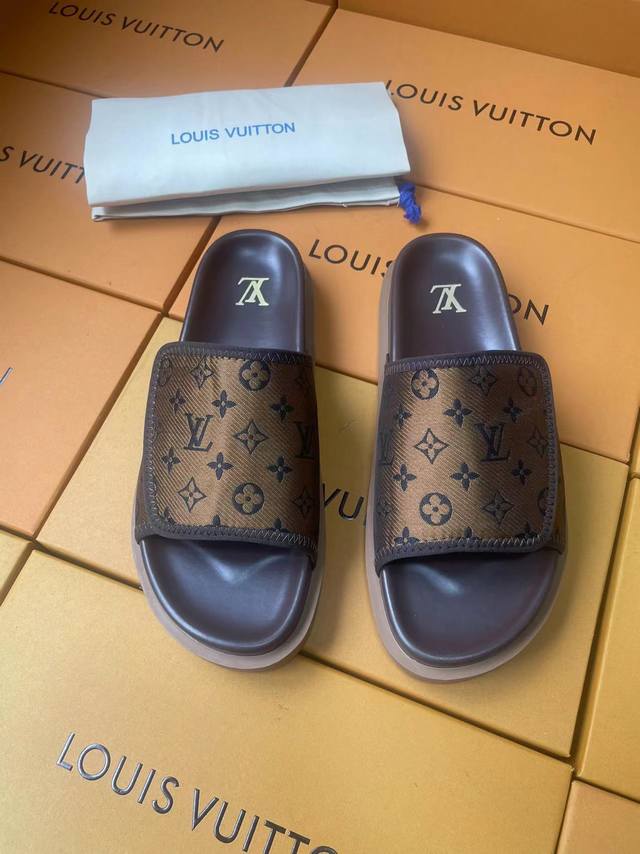 Loui* Vuitto* 顶级原单 Size：38-44 45定制 Th 路易威登~奢品拖鞋顶级代购 Lv男士春夏拖鞋专柜同步 鞋面意大利进口牛皮面料，标志图