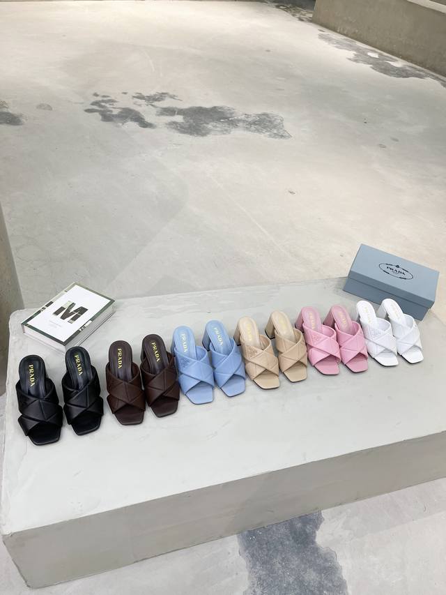 新款普拉达 Prada.原版1:1开发，⑥色任选，码数：35-43，平底 。细跟，粗跟 真皮底+30