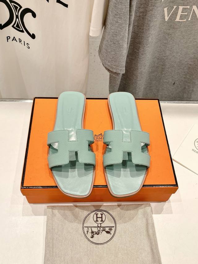 高版本出厂 Hermes*H家2024Ss最新升级版经典h拖鞋 度假旅游必备神器#由爱马仕首席设计师pierrehardy亲自打造经典高端鞋履系列## 购入正品