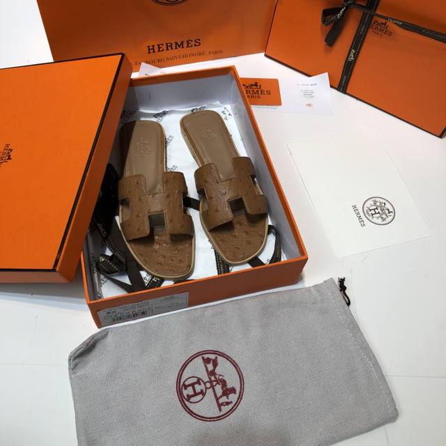 顶级品质 上新hermes 2024爱马仕 鸵鸟纹，十色。爆款 超级有档次的一款贵妇拖鞋，绝对人手一对。 100%购入正品1：1定制，楦型、原模具、皮料，都专为