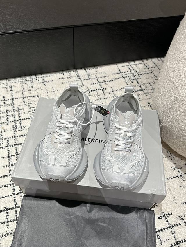 代购级 Balenciaga巴黎世家 24 Circuit 系列情侣款慢跑鞋12代 巴黎世家有史以来最适合日常的一款慢跑老爹鞋.上脚超级舒服贴合度拉满整个脚掌！