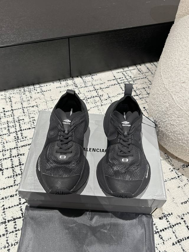 代购级 Balenciaga巴黎世家 24 Circuit 系列情侣款慢跑鞋12代 巴黎世家有史以来最适合日常的一款慢跑老爹鞋.上脚超级舒服贴合度拉满整个脚掌！