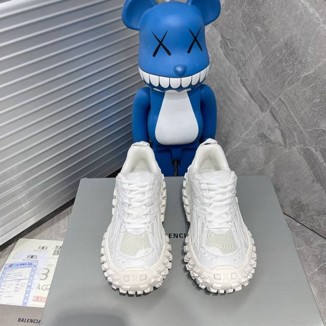 春夏balenciaga巴黎世家轮胎鞋最新款轮胎底复古休闲运动鞋系列推出the Hacker Project系列探索时尚界对于原创与挪用的概念、以全新系列致敬传