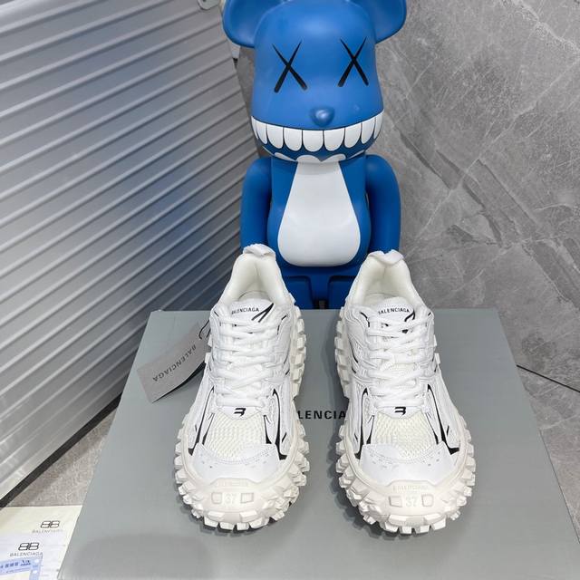 春夏balenciaga巴黎世家轮胎鞋最新款轮胎底复古休闲运动鞋系列推出the Hacker Project系列探索时尚界对于原创与挪用的概念、以全新系列致敬传