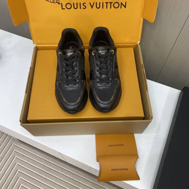 出厂价 顶级版本 新款上架 顶级版本 Louis Vuitton 23Ss Skate面包滑板鞋 从名字上来看是为新款滑板鞋。和中高帮的篮球鞋比起来，这种休闲风