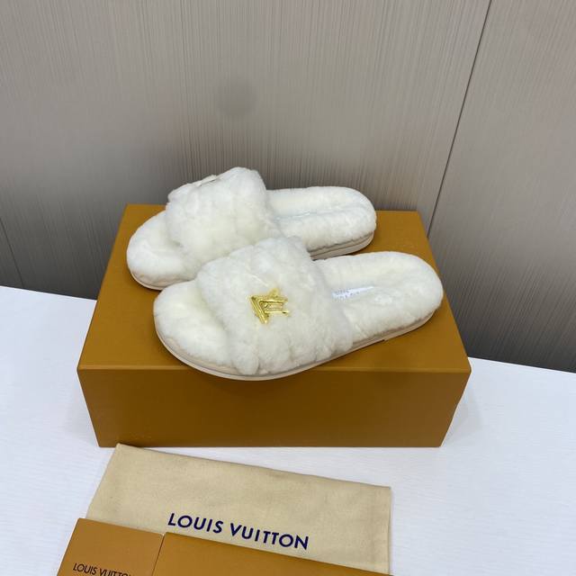 出厂价 顶级品质 2024专柜最新款毛毛拖 Lv Fw23 New Arrival ～毛毛鞋半拖毛拖 Winterbreak Comfert 平底拖鞋 Lv 字