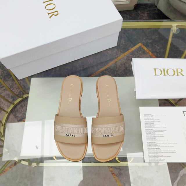 工厂价 迪奥 Dior 2024 春夏新款 Dway 平底一字拖拼色女鞋 Cd字母logo立体刺绣圆柱跟凉鞋 方头粗跟果冻色露趾拖鞋 原版开发市面顶级版本 材质