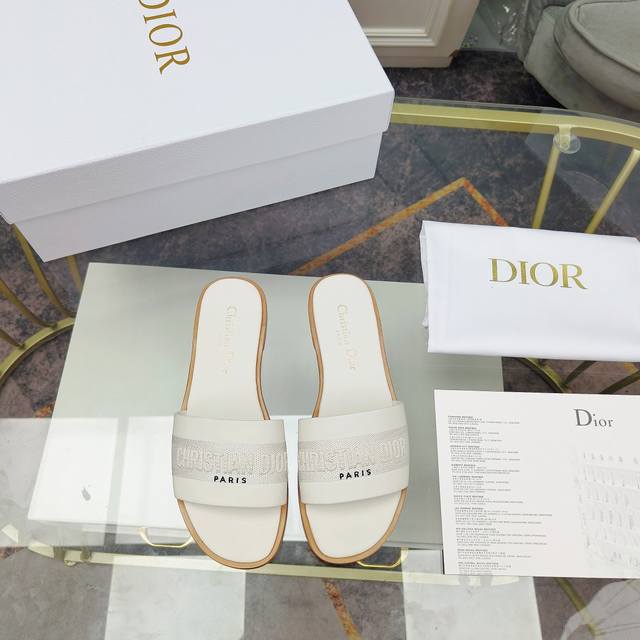 工厂价 迪奥 Dior 2024 春夏新款 Dway 平底一字拖拼色女鞋 Cd字母logo立体刺绣圆柱跟凉鞋 方头粗跟果冻色露趾拖鞋 原版开发市面顶级版本 材质