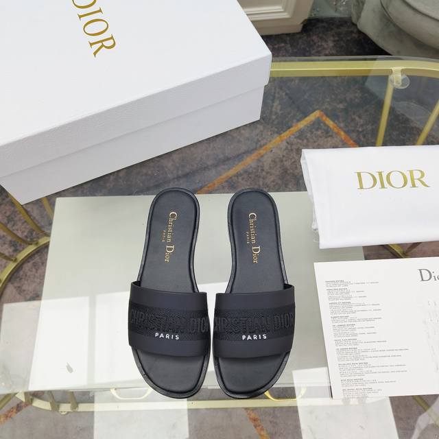 工厂价 迪奥 Dior 2024 春夏新款 Dway 平底一字拖拼色女鞋 Cd字母logo立体刺绣圆柱跟凉鞋 方头粗跟果冻色露趾拖鞋 原版开发市面顶级版本 材质