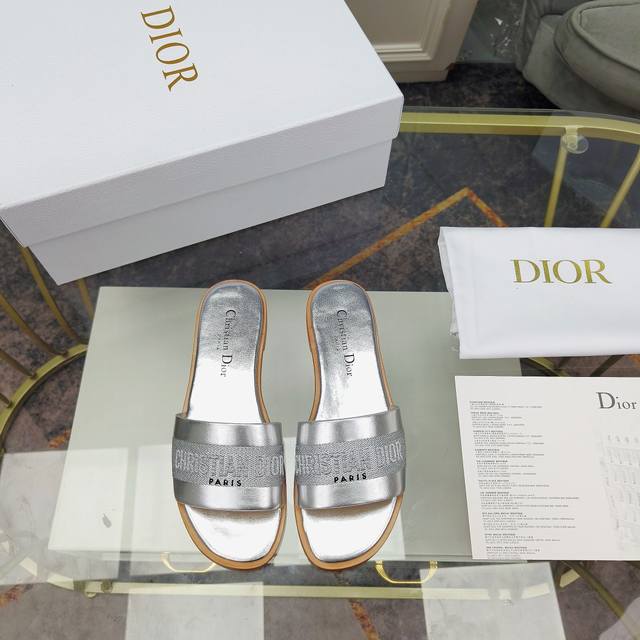 工厂价 迪奥 Dior 2024 春夏新款 Dway 平底一字拖拼色女鞋 Cd字母logo立体刺绣圆柱跟凉鞋 方头粗跟果冻色露趾拖鞋 原版开发市面顶级版本 材质