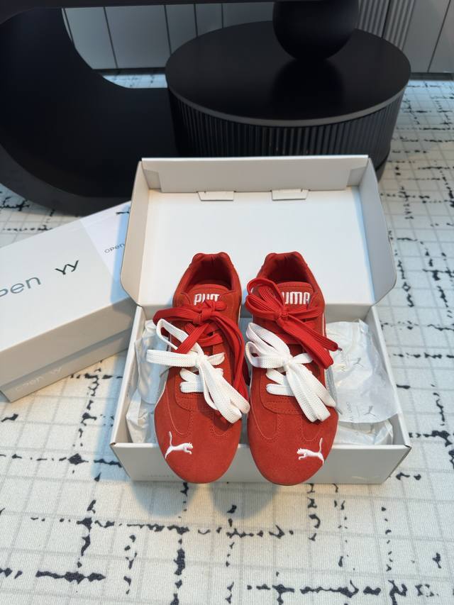 Puma X Openyy 联名运动鞋 新色来啦 红色我真的好推荐啊！！姐妹们今年复古风真的好火的 看到这pumaxopenyy米色这设计这复古的感觉的 鞋子整