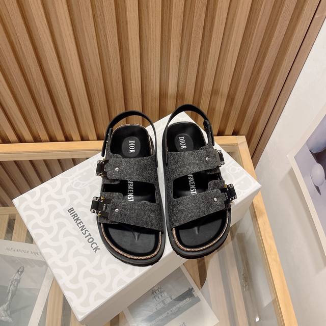 Birkenstock X Dior情侣款全球限量联名款，联名单品重新诠释 Tokio 穆勒鞋和 Milano 凉鞋这两款勃肯标志性单品，将实用功能与优雅风范相