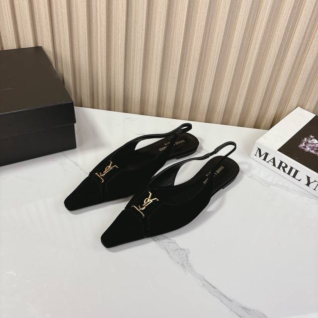 顶级品质saint Laurent 圣罗兰lee金属扣单鞋 Ysl姐姐的美丽尤物高跟鞋 又是人间圣罗兰 Rose同款的小方头 高跟鞋化很好修饰脚型，奢华金属链