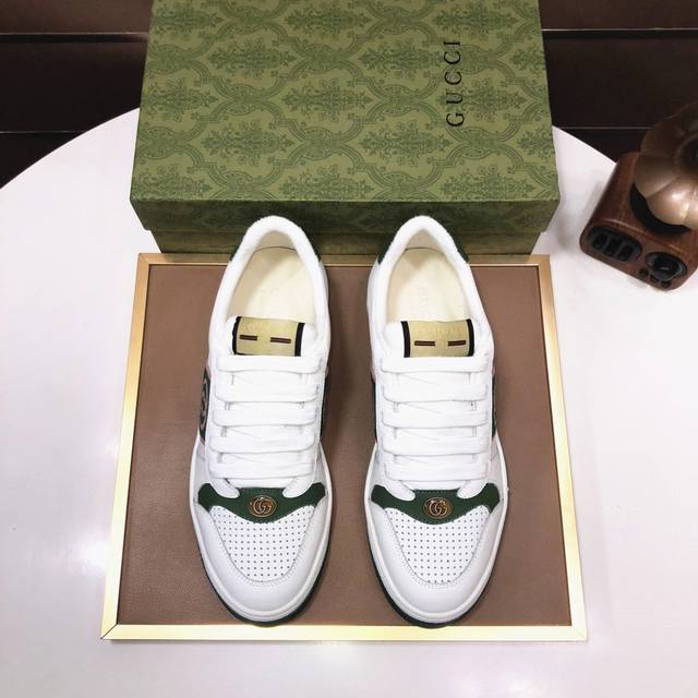 工厂批 Gucci 古奇 高端新款限定款情侣小脏鞋！材料均为定制，超级好看，进口电绣工艺，请各位看清细节认准品质，独家开模大底，高品质请随意对比！全新包装升级！