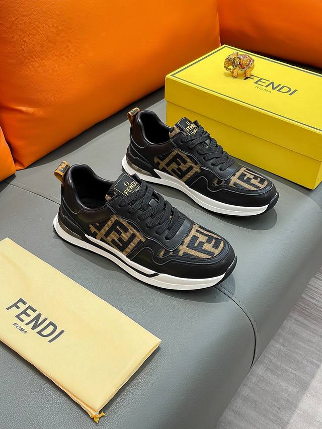 商品名称：Fendi 芬迪 正规码数 38-44 休闲鞋 商品材料：精选 牛皮鞋面，柔软羊皮内里；原厂大底。