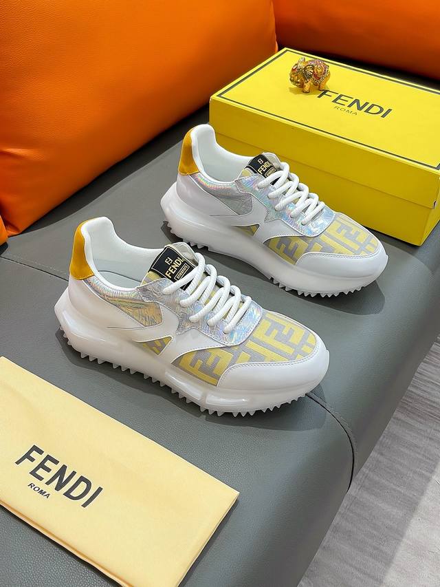 商品名称：Fendi 芬迪 正规码数 38-44 休闲鞋 商品材料：精选 牛皮鞋面，柔软羊皮内里；原厂大底。