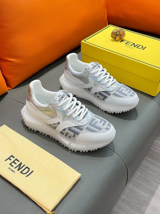 商品名称：Fendi 芬迪 正规码数 38-44 休闲鞋 商品材料：精选 牛皮鞋面，柔软羊皮内里；原厂大底。