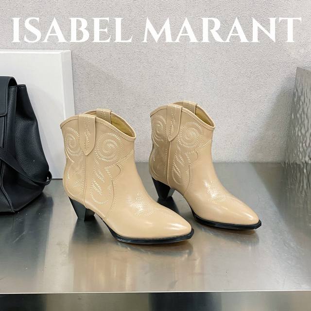 出厂价 Isabel Marant 伊莎贝尔 满满家族风格的一款经典电绣短靴标准的欧美风格代表 一个用极简风格来陈述一对靴子的牌子必不可少的一款简单靴~诠释百搭