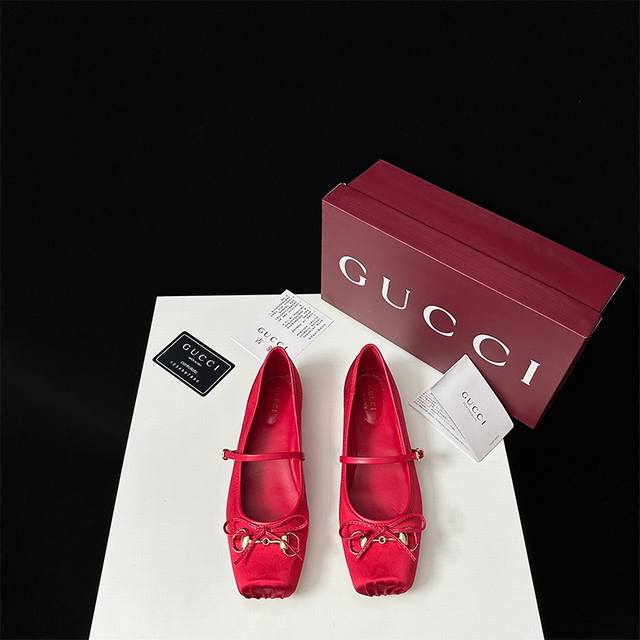 橙子出厂价 Gucci 古驰2024Ss 蝴蝶结马衔扣芭蕾舞鞋 方头平底单鞋 王炸走秀款 猪鼻子原版开发版型 真丝版面 码数：35-40