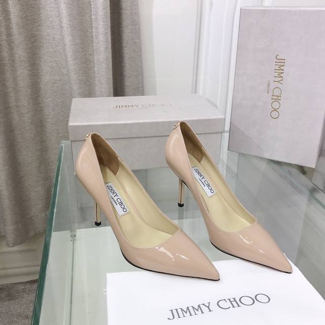 Jimmy Choo 吉米周漆皮经典系列高跟鞋 鞋面采用进口漆皮，羊皮内里垫脚，意大利真皮大底 跟高：6.5Cm 8.5Cm 码数：35～39 34、40、41