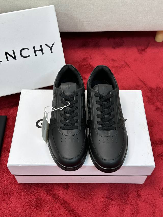 厂价 顶级版本givenchy 纪梵希 4Ｇ低帮慢跑运动鞋 ．经典，永不过时，工厂出货！内外侧独家开模专属纪梵希大ｇ Logo设计工艺，多色的搭配尽显纪梵希潮流