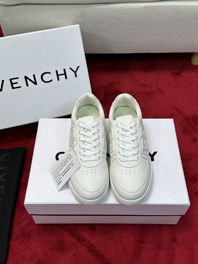 厂价 顶级版本givenchy 纪梵希 4Ｇ低帮慢跑运动鞋 ．经典，永不过时，工厂出货！内外侧独家开模专属纪梵希大ｇ Logo设计工艺，多色的搭配尽显纪梵希潮流