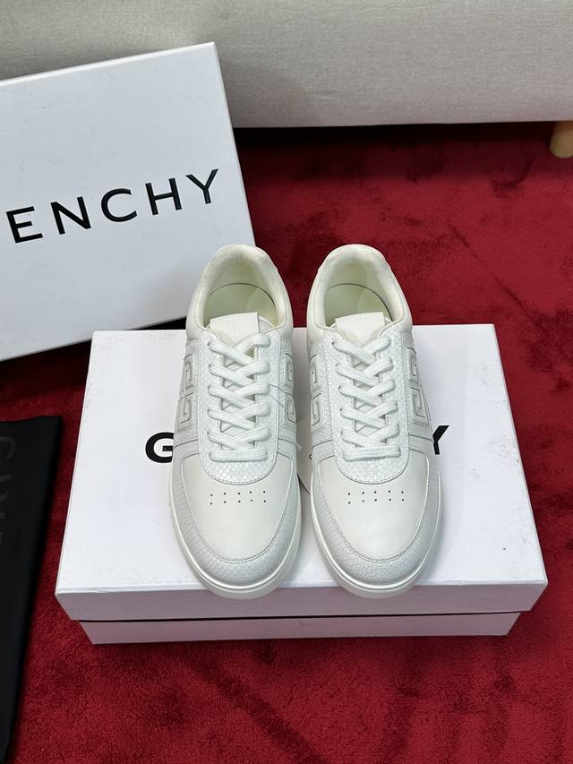 厂价 顶级版本givenchy 纪梵希 4Ｇ低帮慢跑运动鞋 ．经典，永不过时，工厂出货！内外侧独家开模专属纪梵希大ｇ Logo设计工艺，多色的搭配尽显纪梵希潮流