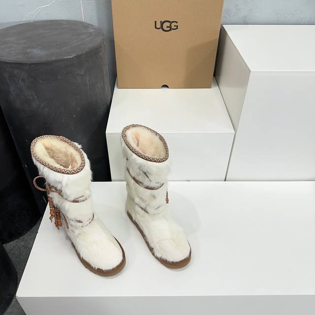 高品质出厂12寸 ！顶级品质油鸡鸡ugg Ss秋冬最新皮毛一体雪地靴！复古风吊坠点缀装饰时装雪地靴！这双柯基鞋上脚真的超鸡好看保暖，穿腻了经典普通款可以试一下这