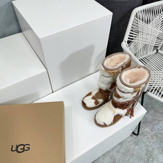 高品质出厂12寸 ！顶级品质油鸡鸡ugg Ss秋冬最新皮毛一体雪地靴！复古风吊坠点缀装饰时装雪地靴！这双柯基鞋上脚真的超鸡好看保暖，穿腻了经典普通款可以试一下这