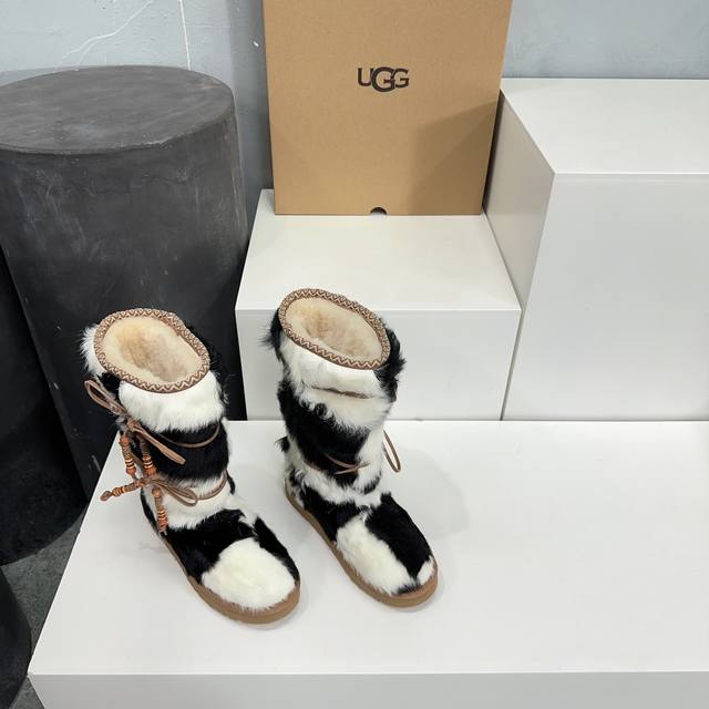 高品质出厂12寸 ！顶级品质油鸡鸡ugg Ss秋冬最新皮毛一体雪地靴！复古风吊坠点缀装饰时装雪地靴！这双柯基鞋上脚真的超鸡好看保暖，穿腻了经典普通款可以试一下这