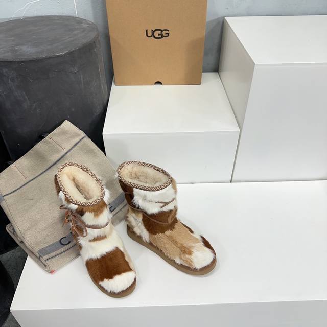 高品质出厂8寸 ！顶级品质油鸡鸡ugg Ss秋冬最新皮毛一体雪地靴！复古风吊坠点缀装饰时装雪地靴！这双柯基鞋上脚真的超鸡好看保暖，穿腻了经典普通款可以试一下这双