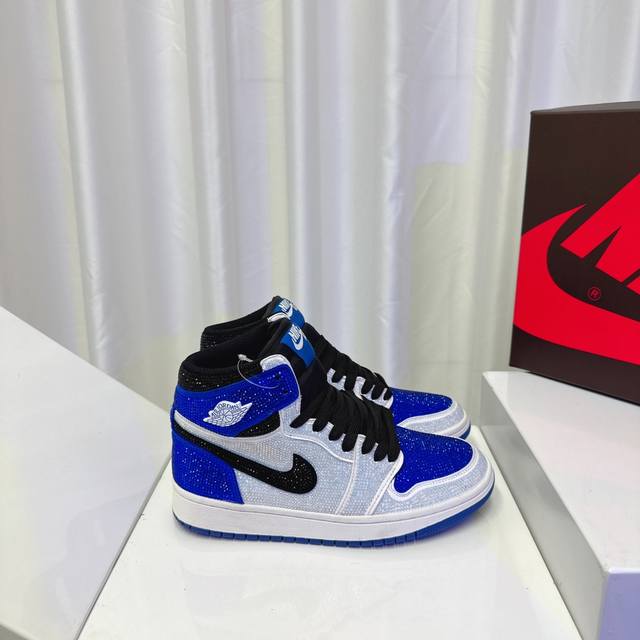 走秀新款 顶级品质air Jordan 代购级 唯独一款不掉钻的满钻鞋，耐克乔一钻石鞋让鞋迷大开眼界，各种意想不到的设计创意，钻石配色方案给大家带来了很多惊喜，