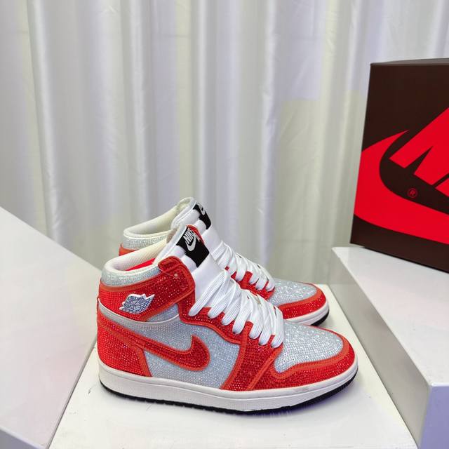 走秀新款 顶级品质air Jordan 代购级 唯独一款不掉钻的满钻鞋，耐克乔一钻石鞋让鞋迷大开眼界，各种意想不到的设计创意，钻石配色方案给大家带来了很多惊喜，